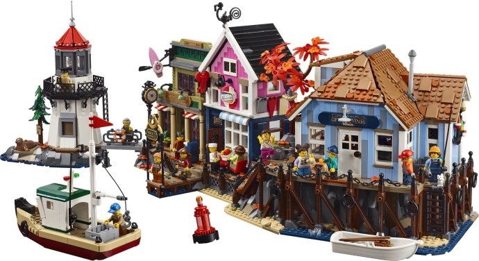 Fisherman's Village 910069。海沿いの建物、灯台、漁船を組み合わせたシリーズ9の公式製品画像。